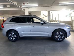 Volvo XC60 B5 AWD Essential - Image 2