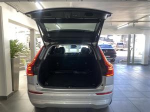 Volvo XC60 B5 AWD Essential - Image 4