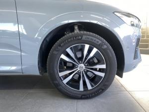 Volvo XC60 B5 AWD Essential - Image 8