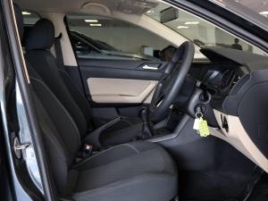Volkswagen Polo sedan 1.6 manual - Image 11