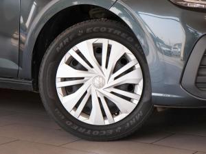 Volkswagen Polo sedan 1.6 manual - Image 3