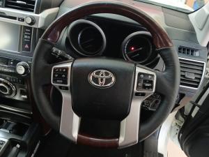 Toyota Land Cruiser Prado 4.0 VX - Image 8