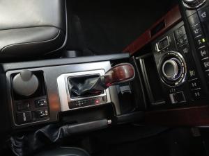 Toyota Land Cruiser Prado 4.0 VX - Image 12