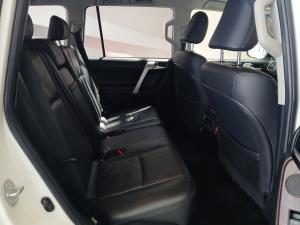 Toyota Land Cruiser Prado 4.0 VX - Image 16
