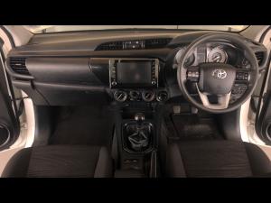 Toyota Hilux 2.4GD-6 single cab 4x4 Raider manual - Image 6