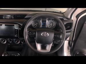 Toyota Hilux 2.4GD-6 single cab 4x4 Raider manual - Image 8