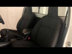 Toyota Hilux 2.4GD-6 single cab 4x4 Raider manual - Image 11