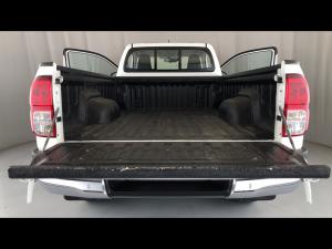Toyota Hilux 2.4GD-6 single cab 4x4 Raider manual - Image 13