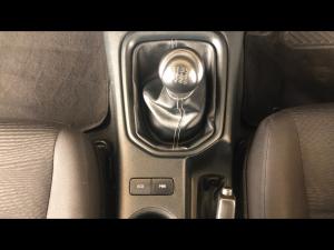 Toyota Hilux 2.4GD-6 single cab 4x4 Raider manual - Image 15