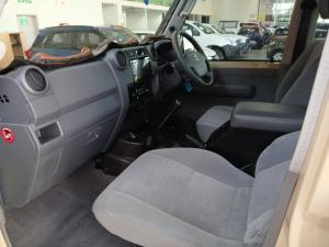 Toyota Land Cruiser 79 4.5D-4D V8 double cab LX - Image 7