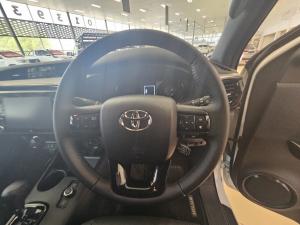 Toyota Hilux 2.8GD-6 48V double cab 4x4 Legend RS - Image 8