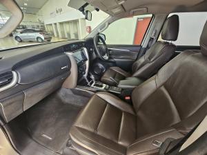 Toyota Fortuner 2.4GD-6 manual - Image 7