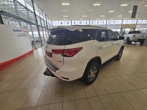Toyota Fortuner 2.4GD-6 manual - Image 2