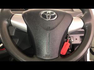 Toyota Etios hatch 1.5 Sprint - Image 11