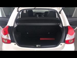 Toyota Etios hatch 1.5 Sprint - Image 12