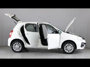 Toyota Etios hatch 1.5 Sprint - Image 16