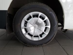 Toyota Quantum 2.8 LWB panel van - Image 9