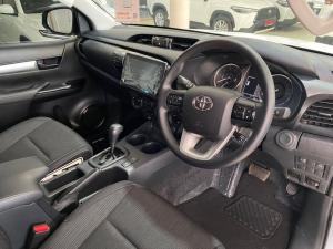 Toyota Hilux 2.4 GD-6 Raider 4X4 automaticD/C - Image 8