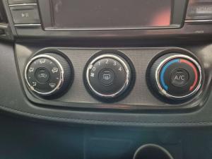 Toyota RAV4 2.2D-4D GX - Image 20