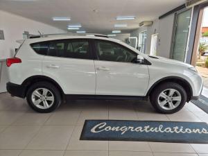 Toyota RAV4 2.2D-4D GX - Image 9