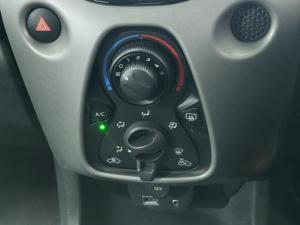 Toyota Aygo 1.0 X-Play - Image 9