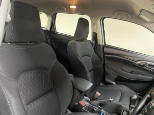 Toyota Urban Cruiser 1.5 XR manual - Image 8
