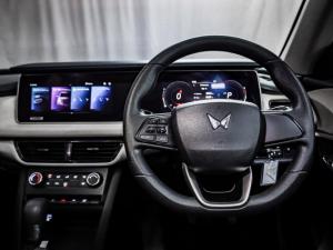 Mahindra XUV700 2.0T AX5 - Image 9