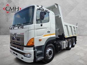 Hino Hino 700 SSC 2845AIR T/T Chassis Cab - Image 1