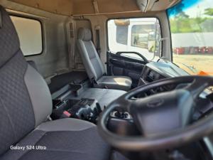 Hino Hino 700 SSC 2845AIR T/T Chassis Cab - Image 4