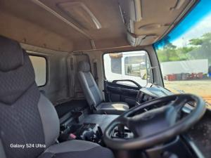 Hino Hino 700 SSC 2845AIR T/T Chassis Cab - Image 7