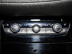 Opel Grandland X 1.6 Turbo Cosmo - Image 11