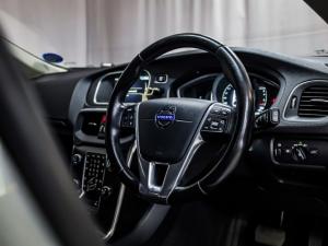 Volvo V40 T4 Excel auto - Image 13