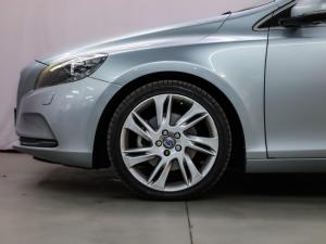 Volvo V40 T4 Excel auto - Image 19