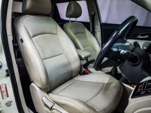 Mahindra XUV300 1.5TD W8 - Image 14