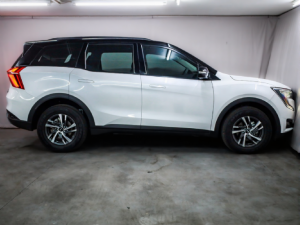 Mahindra XUV700 2.0T AX5 - Image 15