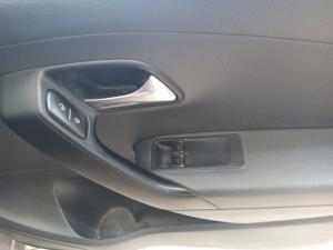 Volkswagen Polo Vivo hatch 1.6 Highline - Image 16