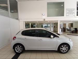 Peugeot 208 1.2 Active - Image 12