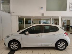 Peugeot 208 1.2 Active - Image 2