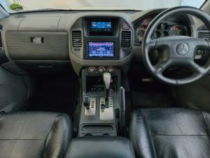Mitsubishi Pajero 3200 DI-D automatic 3-Door - Image 4