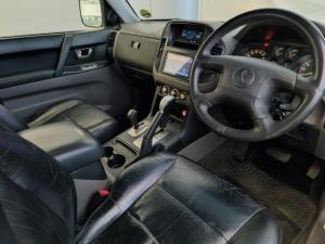 Mitsubishi Pajero 3200 DI-D automatic 3-Door - Image 5