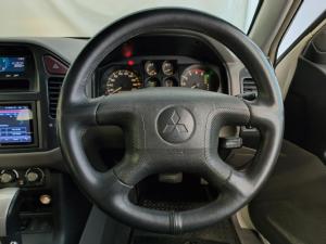 Mitsubishi Pajero 3200 DI-D automatic 3-Door - Image 6
