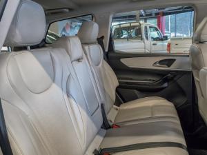 Mahindra XUV700 2.0T AX7 - Image 8
