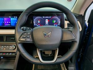 Mahindra XUV700 2.0T AX5 - Image 11