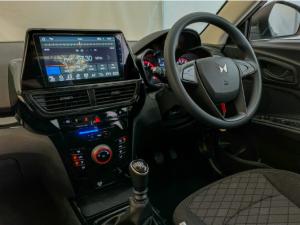 Mahindra XUV 3XO 1.2T MX2 manual - Image 12