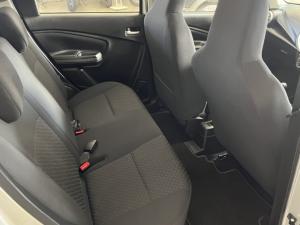 Toyota Vitz 1.0 XR manual - Image 6