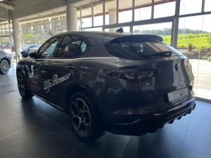 Alfa Romeo Stelvio 2.0T Veloce Q4 - Image 4