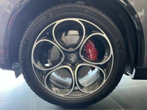 Alfa Romeo Stelvio 2.0T Veloce Q4 - Image 8