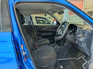 Suzuki Swift 1.2 GLX auto - Image 9