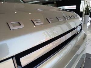 Land Rover Defender 90 D300 X-Dynamic HSE - Image 19