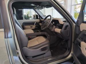 Land Rover Defender 90 D300 X-Dynamic HSE - Image 8